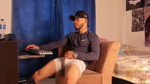 Snapshot of davide_daniels chatting on February 25, 12:15 pm Davide online show from February 25, 12:15 pm