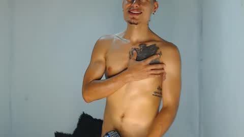 Snapshot of davidgalvis1 chatting on December 2, 11:51 pm David Galvis - independent model online show from December 2, 11:51 pm