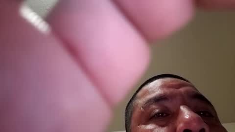 Snapshot of davidzhere222800 chatting on January 3, 3:05 am davidzhere222800 online show from January 3, 3:05 am