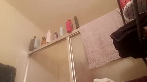 Snapshot of davidzhere222800 chatting on January 5, 8:32 am davidzhere222800 online show from January 5, 8:32 am