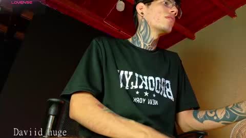 Snapshot of daviid_huge chatting on July 17, 5:47 am daviid_huge online show from July 17, 5:47 am