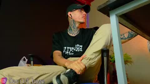 Snapshot of daviid_huge chatting on July 22, 1:25 pm daviid_huge online show from July 22, 1:25 pm
