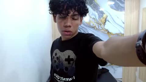 Snapshot of daviidbuckx chatting on February 14, 2:52 am Daviidbuckx online show from February 14, 2:52 am