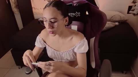 Snapshot of davina_heart chatting on December 14, 3:39 pm Davina online show from December 14, 3:39 pm