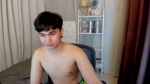 Snapshot of davincihugecock chatting on March 4, 5:08 pm daniel online show from March 4, 5:08 pm