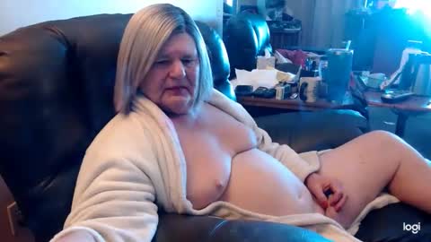 Snapshot of dawndoesall chatting on January 19, 5:49 pm dawndoesall online show from January 19, 5:49 pm