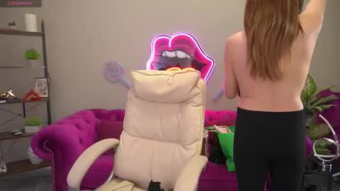 Snapshot of dawngwin chatting on March 16, 6:50 am DawnGwin Sasha online show from March 16, 6:50 am