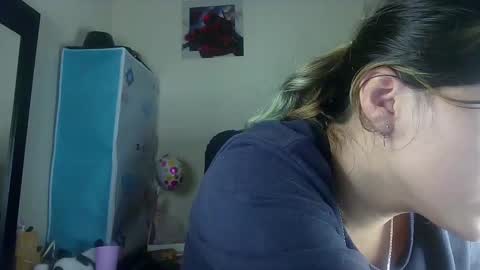 Snapshot of daya202 chatting on March 7, 4:24 am Eli online show from March 7, 4:24 am