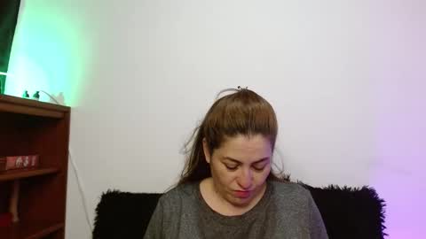 Snapshot of dayan_hanks chatting on March 24, 3:33 am dayan online show from March 24, 3:33 am