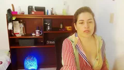 Snapshot of dayan_hanks chatting on April 12, 10:42 am dayan online show from April 12, 10:42 am