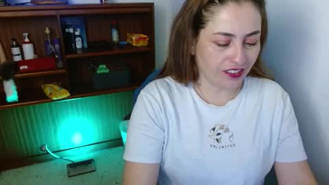 Snapshot of dayan_hanks chatting on April 18, 2:04 am dayan online show from April 18, 2:04 am