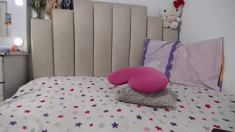 instagram  catherin dayana reina online show from February 27, 3:34 pm