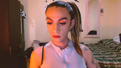 dayanna_01_ online show from May 13, 5:43 pm