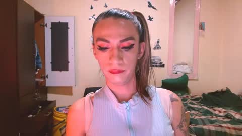 dayanna_01_ online show from May 16, 8:18 pm
