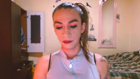 dayanna_01_ online show from May 17, 5:31 pm