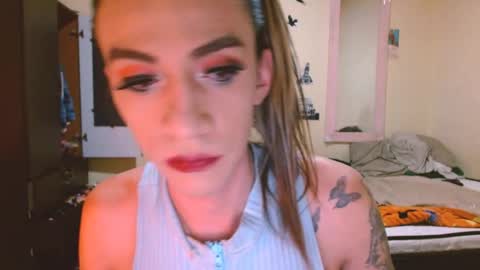 dayanna_01_ online show from May 18, 11:43 pm