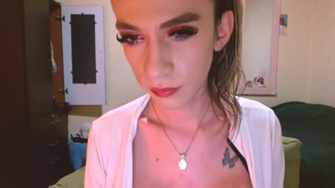 dayanna_01_ online show from June 1, 8:21 pm