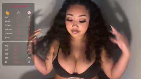 Snapshot of dayqueen1 chatting on October 6, 9:23 pm dayqueen1 online show from October 6, 9:23 pm