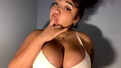 Snapshot of dayqueen1 chatting on June 4, 7:47 am dayqueen1 online show from June 4, 7:47 am