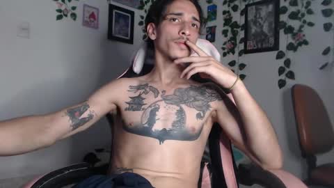 Snapshot of dazzayyy chatting on December 5, 12:30 am dazzayy online show from December 5, 12:30 am