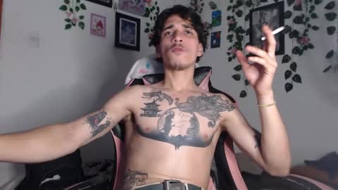 Snapshot of dazzayyy chatting on December 7, 1:03 am dazzayy online show from December 7, 1:03 am