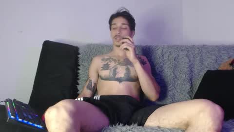 Snapshot of dazzayyy chatting on October 8, 1:25 am dazzayy online show from October 8, 1:25 am