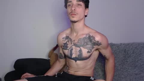 Snapshot of dazzayyy chatting on October 15, 12:33 am dazzayy online show from October 15, 12:33 am