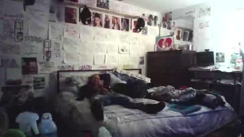 Snapshot of dbeamon92 chatting on February 15, 12:29 am dbeamon92 online show from February 15, 12:29 am