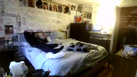 Snapshot of dbeamon92 chatting on February 19, 2:02 pm dbeamon92 online show from February 19, 2:02 pm