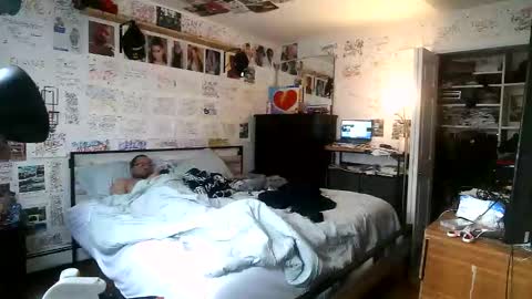 Snapshot of dbeamon92 chatting on February 21, 1:01 pm dbeamon92 online show from February 21, 1:01 pm