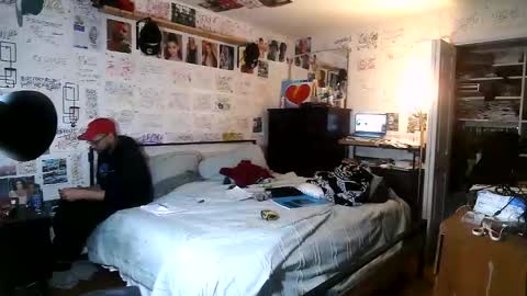 Snapshot of dbeamon92 chatting on February 23, 1:52 pm dbeamon92 online show from February 23, 1:52 pm