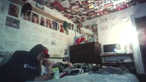 Snapshot of dbeamon92 chatting on March 28, 12:21 am dbeamon92 online show from March 28, 12:21 am