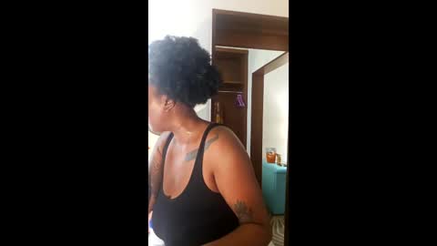Snapshot of dchcco chatting on April 21, 6:01 pm Duchess Coco - Coco Puffs online show from April 21, 6:01 pm