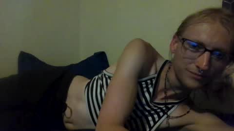 Snapshot of deadhoefreak chatting on August 1, 11:03 pm DeadHoeFreak online show from August 1, 11:03 pm