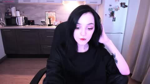 Snapshot of deadwinterr chatting on October 13, 7:52 am lina online show from October 13, 7:52 am