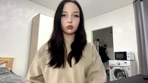 Snapshot of deannabonefield chatting on December 2, 9:14 am I am Hannah ntmu online show from December 2, 9:14 am