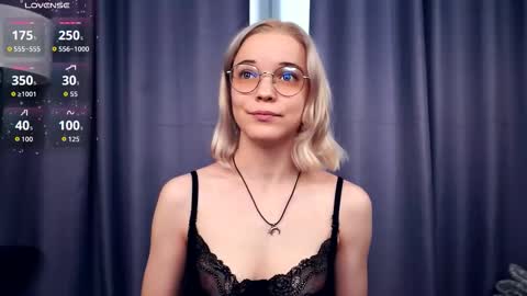 Charlie 18yo online show from October 14, 5:30 am