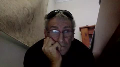 deanofflove2210 online show from December 9, 2:13 am