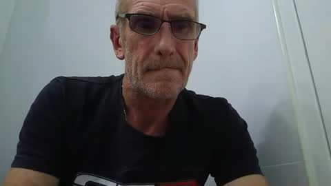 deanofflove2210 online show from June 25, 6:12 pm