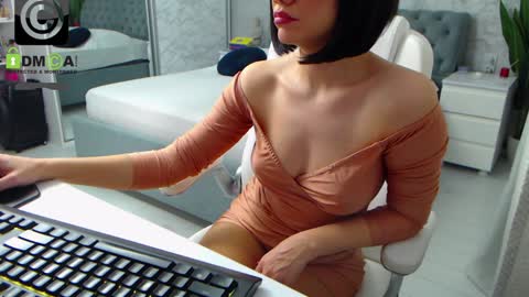 Elly online show from December 5, 10:44 am