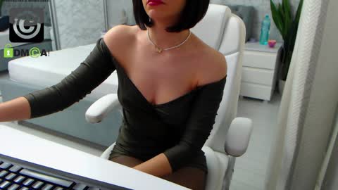 Elly online show from December 20, 9:32 am