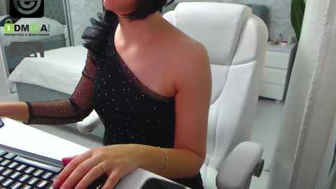 Elly online show from October 7, 8:44 am