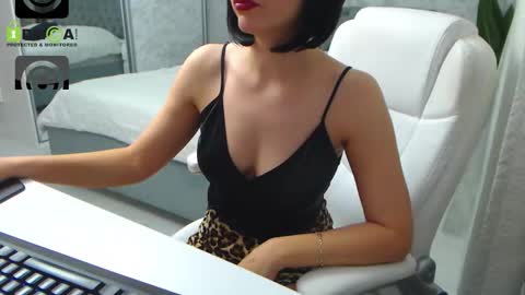 Elly online show from October 9, 8:12 am