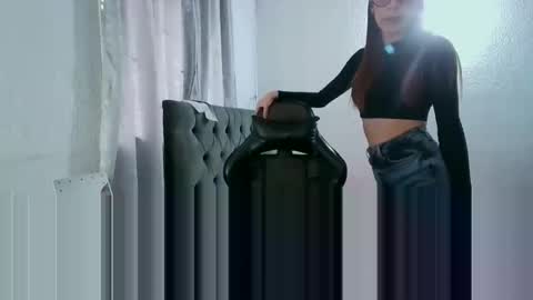 Snapshot of dear_juliet chatting on February 17, 10:58 pm Juliet online show from February 17, 10:58 pm