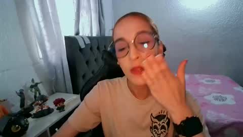 Snapshot of dear_juliet chatting on September 16, 10:00 pm Juliet online show from September 16, 10:00 pm