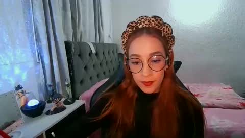 Snapshot of dear_juliet chatting on May 15, 11:01 pm Juliet online show from May 15, 11:01 pm