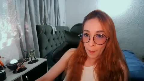 Snapshot of dear_juliet chatting on June 3, 11:54 pm Juliet online show from June 3, 11:54 pm