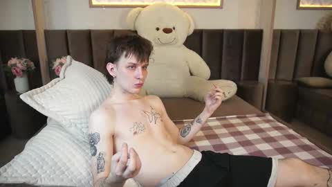 dearboyy_ online show from March 25, 8:26 pm