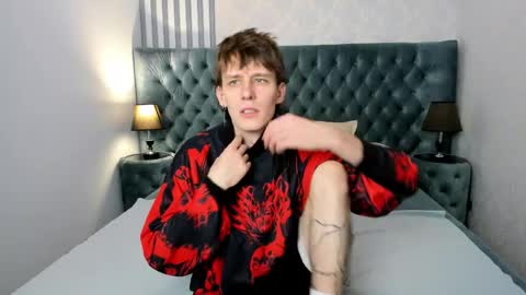 dearboyy_ online show from April 3, 8:01 am