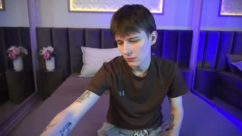 dearboyy_ online show from April 4, 8:06 pm